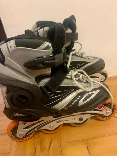 Patins Traxart Abec7 rodinhas de 80mm tamanho: #6 36/37 prata e preto