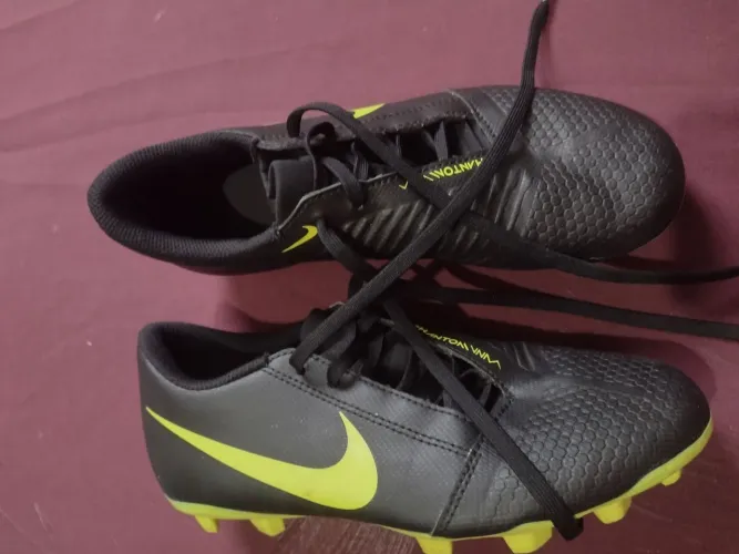 Chuteira Nike Phantom Venom n 36