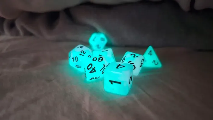 Dados RPG que brilham no escuro - fluorescentes