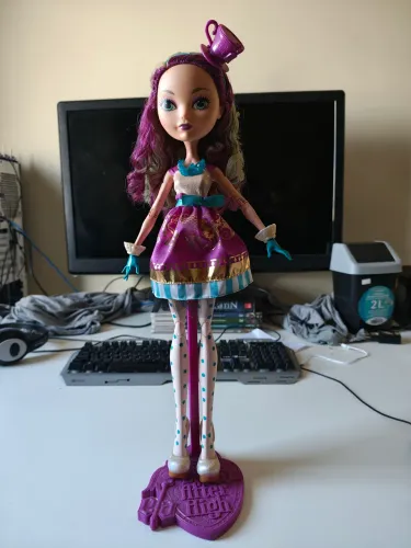 Ever after high Maddie gigante way too wonderland 
