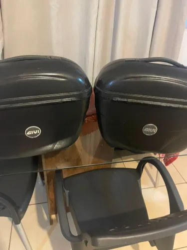 Par de Baús Laterais Givi E21 Monokey 21L