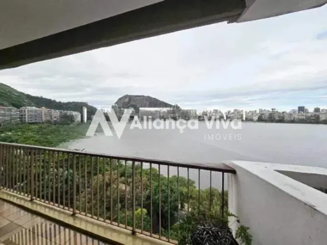 Frontal Lagoa - 2 quartos com varanda e vaga - Prédio com infraestrutura, piscina e play