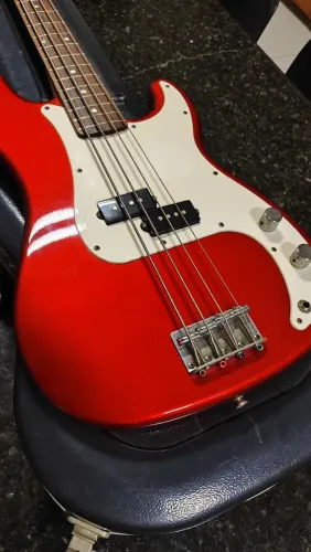 VENDO BAIXO SQUIERE FENDER AFFINITY VERMELHO QUASE ZERO PRECO ÚNICO, VAMOS NEGOCIAR? 
