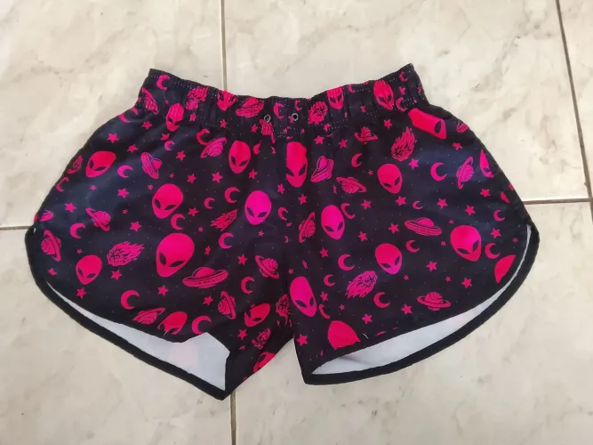 Short unissex preto estampado seminovo Tam P/M