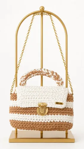 Bolsa de crochê artesanal fio de malha