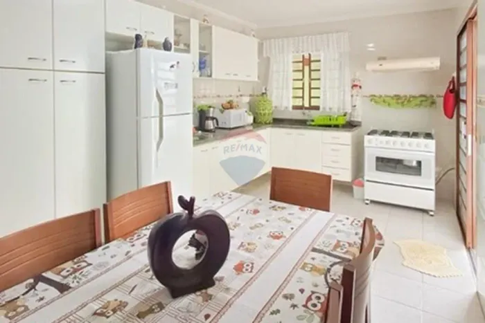 Casa térrea à venda em Cesar de Souza, com 3 dorms, em Mogi das Cruzes