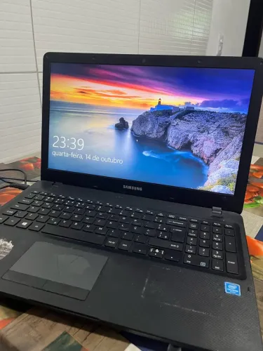 Notebook Samsung Antigo - Para peças / manutenção - Trava às vezes
