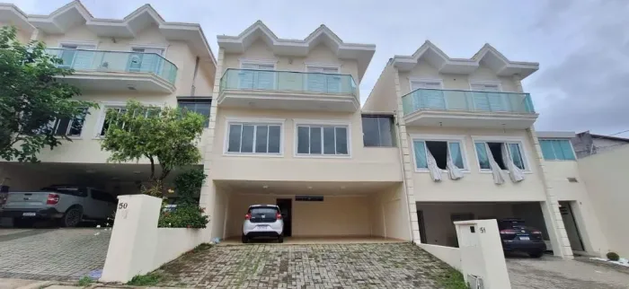 Sobrado com 4 dormitórios 3 suítes à venda, 277 m² no Condomínio Forest Hills