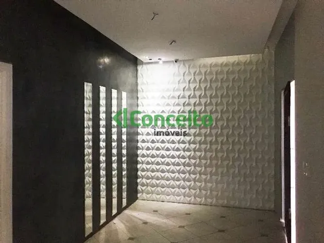 EM ÓTIMA LOCALIZAÇÃO, PRÓXIMA AO COMÉRCIO DO BAIRRO.