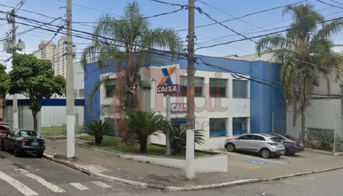 Loja comercial de esquina com 521 m² no Bom Retiro