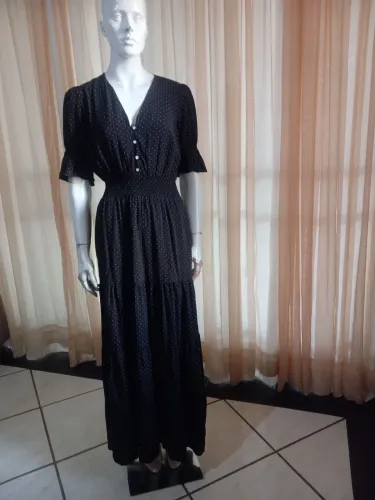 Vendo esses vestidos .