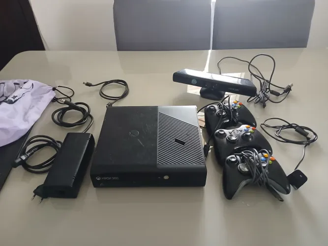 Console Xbox 360 Slim com HD de 500 gb (Bloqueado)