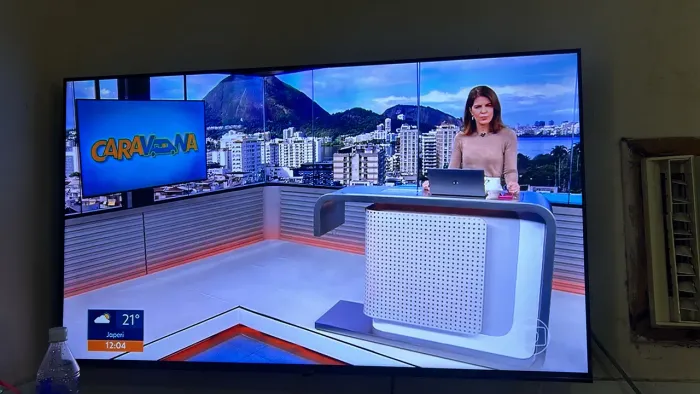 Vendo tv smart 55 polegadas marca aiwa no plástico com os pés original e controle