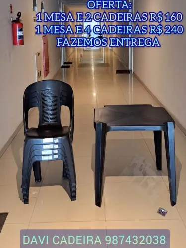 MESA MAIS CADEIRA DE PLASTICO LINDA E MODERNA