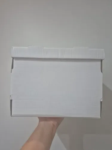 caixa organizadora de papelão branco