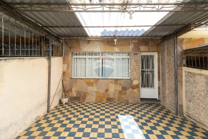 Sobrado à Venda em Pirituba na Zona Oeste de São Paulo com 2 dormitórios, 2 banheiros e 2 