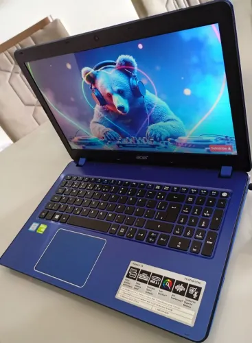 Tem Placa de vídeo  core i7 potente aceito cartão. 