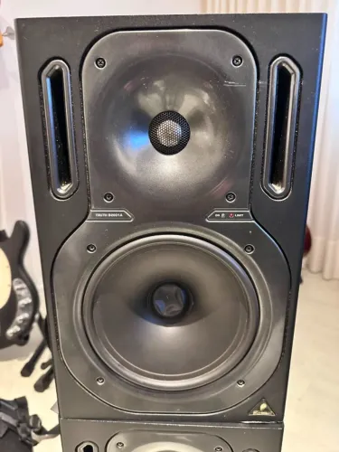 PAR DE MONITORES DE REFERÊNCIA BEHRINGER TRUTH B2031A