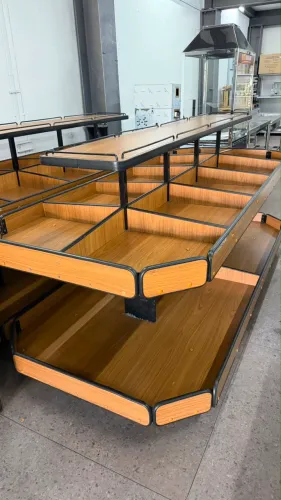 Sacolão hortifruti bancas em MDF e caixa checkout