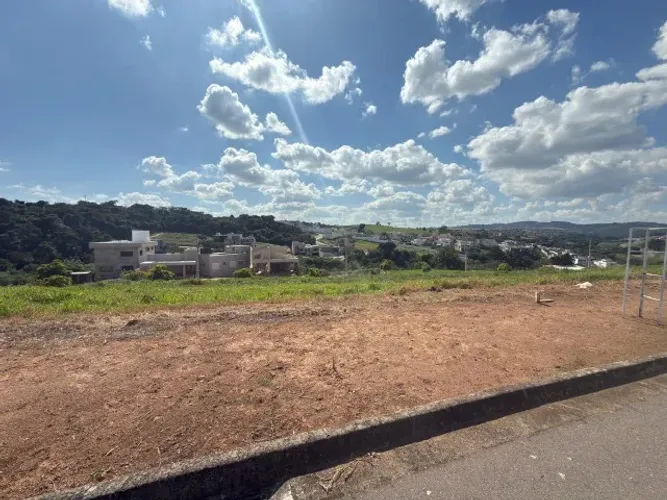 Terreno 500m2 no condomínio Garden em Varginha