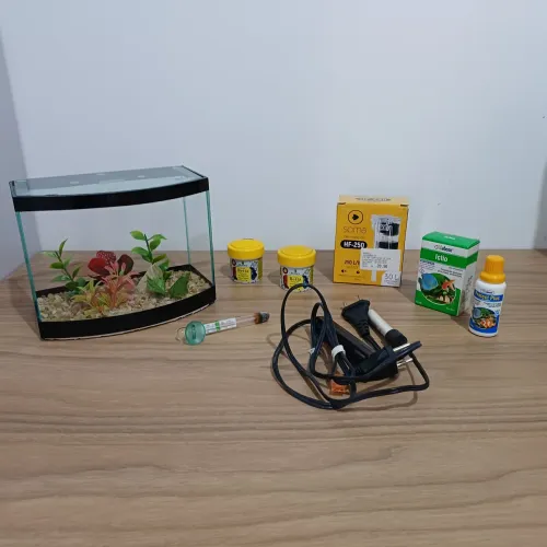 Aquário 2L, com todos os itens que estão na foto