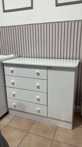 cômoda e berço bebê