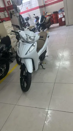 BiZ ex 2026. 0km. Branca