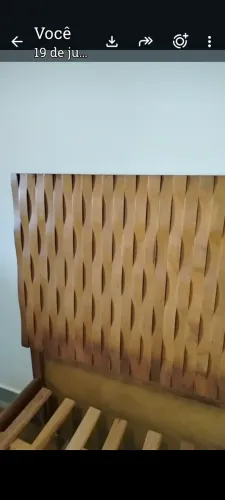 Cama de Madeira com 3 gavetas, com cabeceira talhada, ótimo estado + inf.: *.