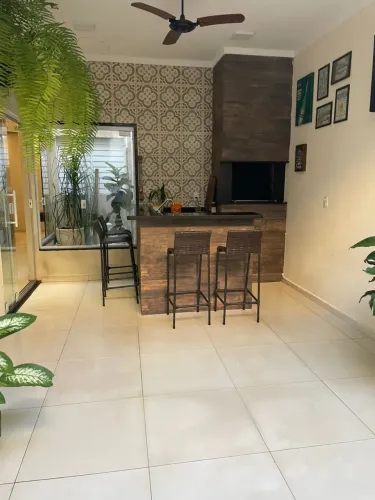 Térrea para venda tem 120 metros quadrados com 3 quartos