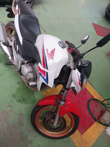 Cb 300 2015 capitão América,moto a toda prova