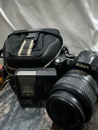 Vendo Nikon D3000 em ótimo estado.<br>Motivo da venda: não uso mais.