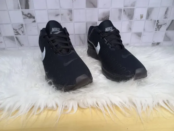 TÊNIS NIKE TAMANHO ESPECIAL  - [N°:45].