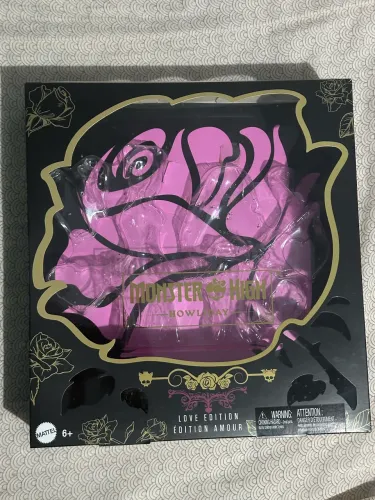 Caixa Monster High Draculaura e Clawd Howliday Love Edition