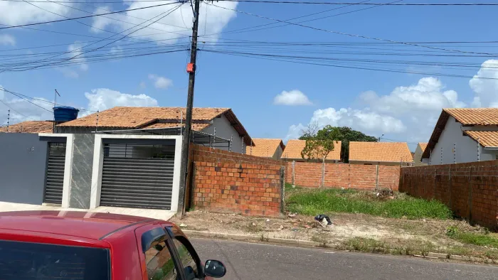 Terreno 10 por 25 murado laterais e fundo todo documentado 