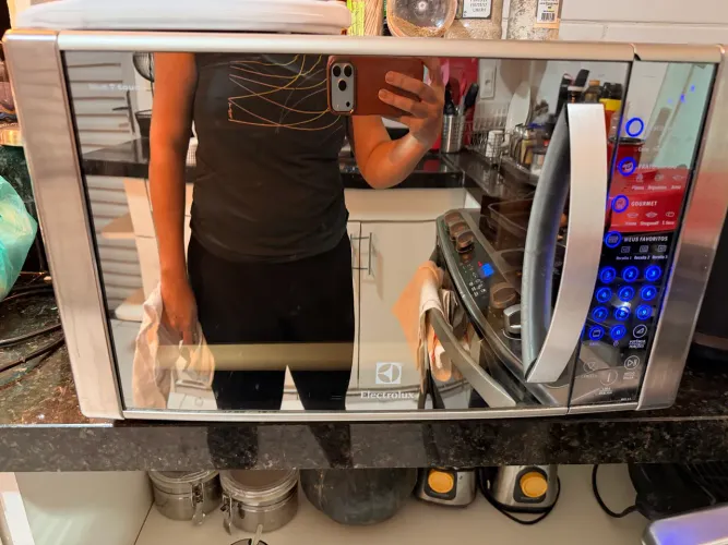 MICROONDAS ELECTROLUX BLUE TOUCH