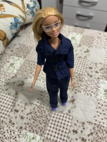 Barbie médica com suporte
