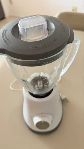 Liquidificador Oster com detalhes 