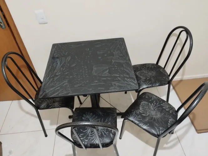 Jogo de mesa novo 70 por 70 cm