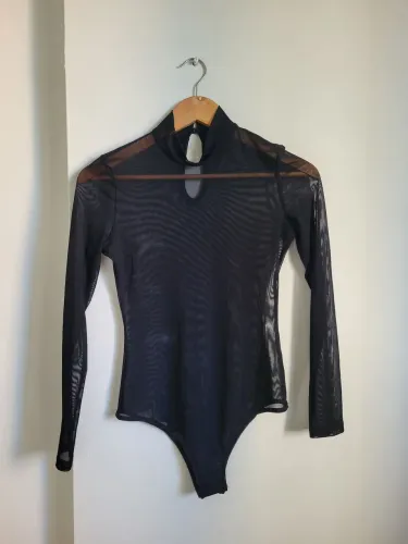 Blusa preta transparente 