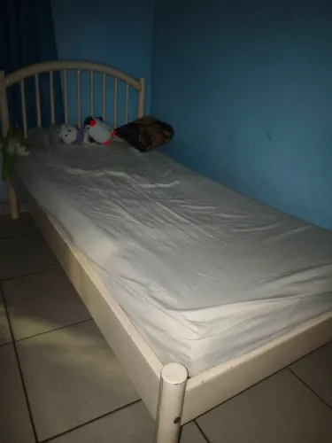 Cama de solteiro de ferro + colchão 