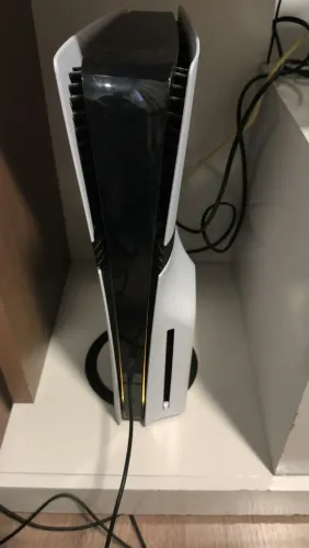 Ps5 pro com leitor e controle com upgrade de bateria.