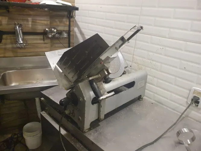Cortador de Frios, Frizola, em excelente estado, manutenção em dia, fatiadora