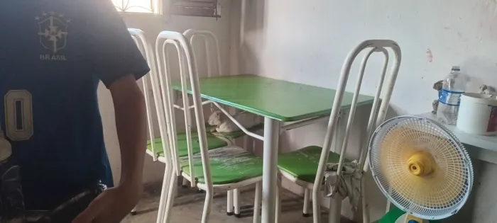 Mesa de 4 cadeiras