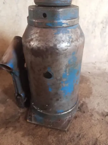 Vendo macaco hidráulico de caminhão