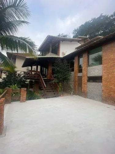 Piratininga casa com 378 m2 no condomínio Ubá Terra Nova.