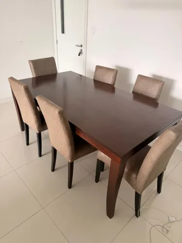 Mesa e 6 cadeiras