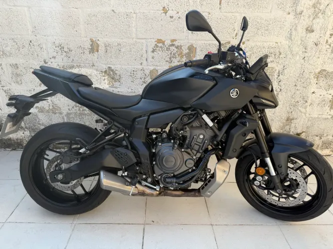 Yamaha MT07 connected