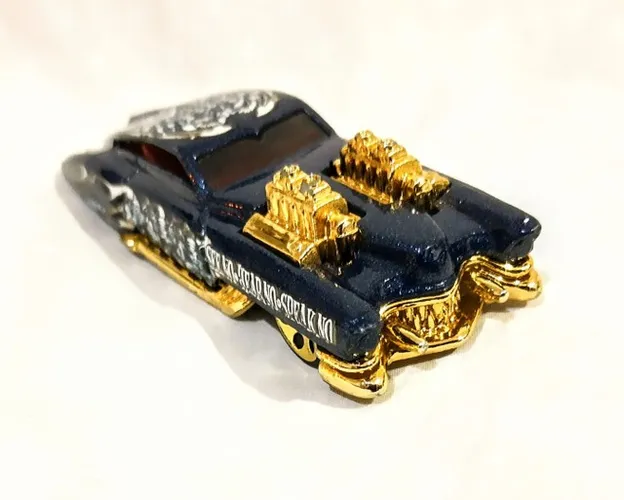 Miniatura<br> *HotWheels* <br>Esc:1:64<br>*Evil Twin*<br>*Com Gargoyles<br>Azul e Dourado 2000
