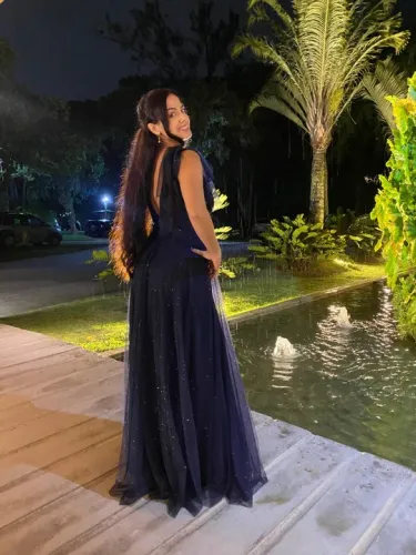 Vestido tendência com brilho para festa em estado novo.