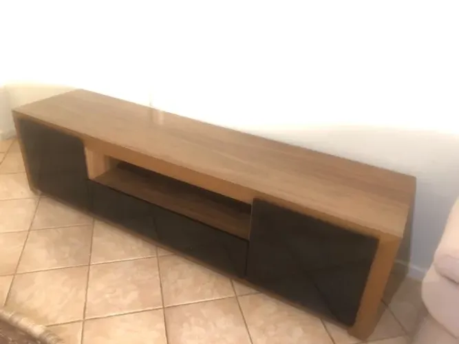 Rack de  madeira macit em ótimo estado de conservação madeira maciça lindo acabamento 